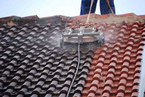 4 Benefits of Having Your Roof Professionally Cleaned